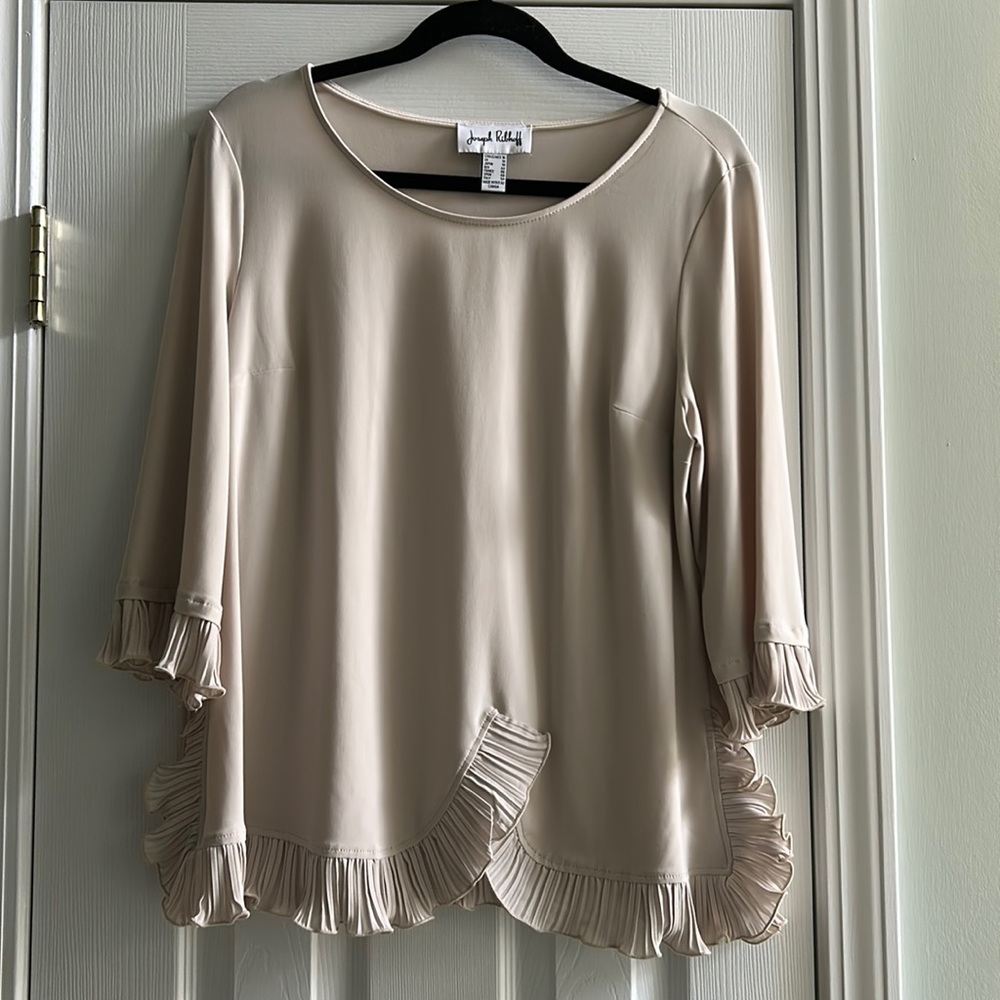 Like new Joseph Ribkoff top, tan size 16 (semi-fitted)
